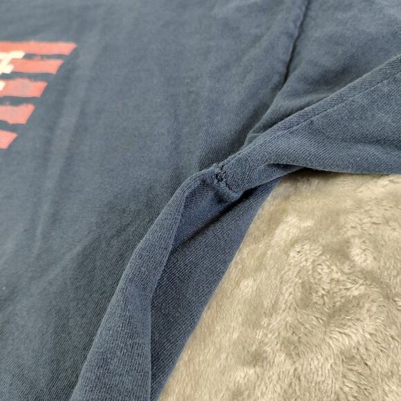 VTG Y2K Levis "Red white & Levis" distressed casual tshirt mens Large - Picture 6 of 8